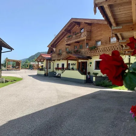 Guest house Heisshof 3*